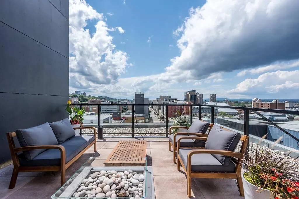 Initial / Reflexion / Centre-Ville De Quebec Apartment