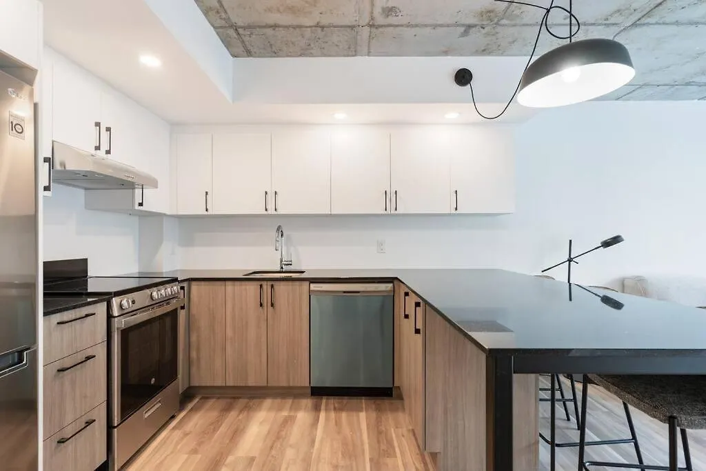 Initial / Reflexion / Centre-Ville De Quebec Apartment